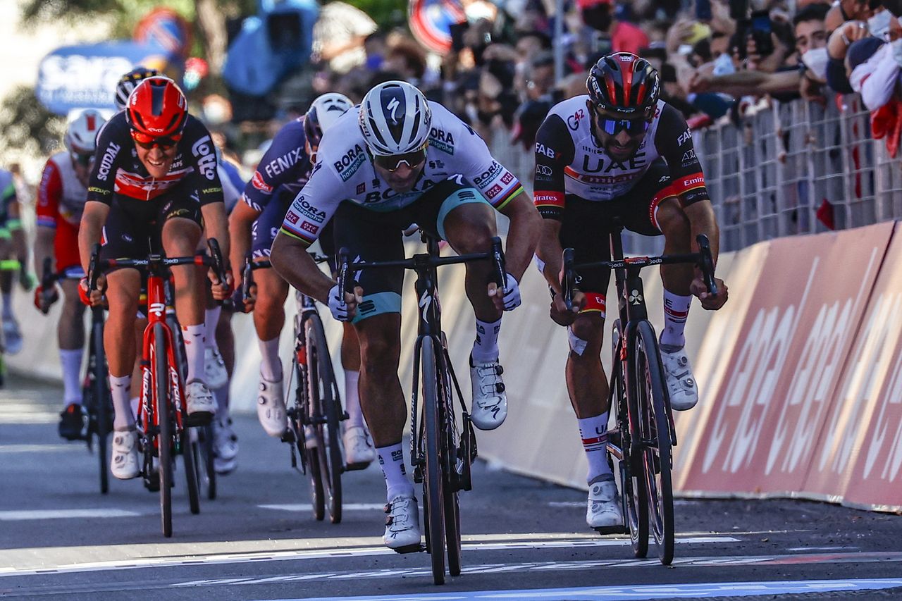 Peter Sagan sprints to stage 10 victory at Giro d'Italia