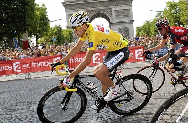 Sastre was closely shadowed by Evans in the final laps in Paris.