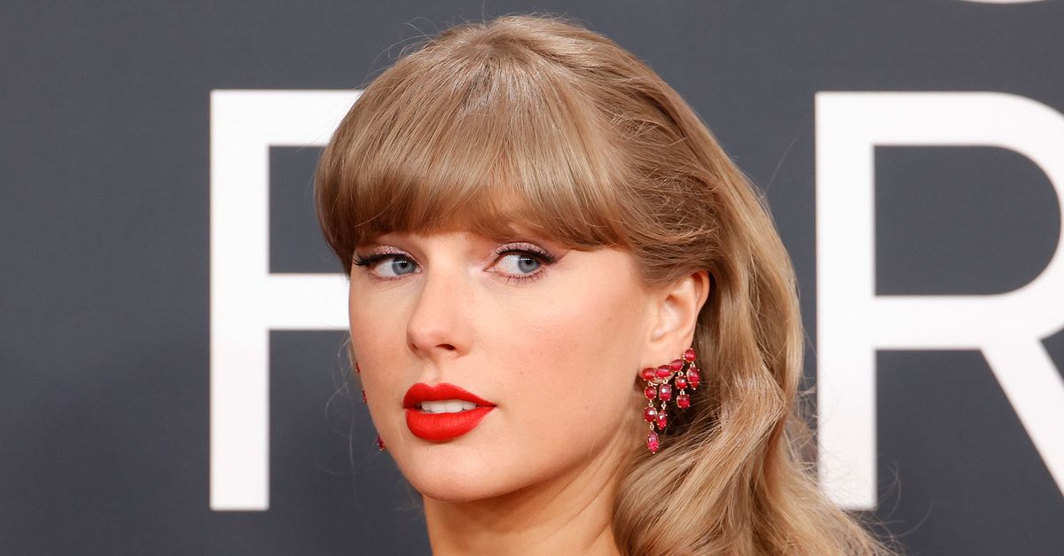 Taylor Swift Wore an Elegant Jacket Trend to the Super Bowl