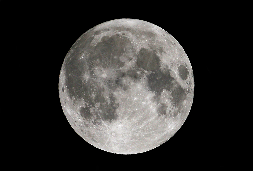 photograph moon with dslr