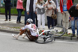 Giro d'Italia 2021 - 104th Edition - 14th stage Cittadella - Monte Zoncolan 205 km - 22/05/2021 - Crash - Lawrence Naesen (BEL - AG2R Citroen Team) - photo Luca Bettini/BettiniPhoto©2021
