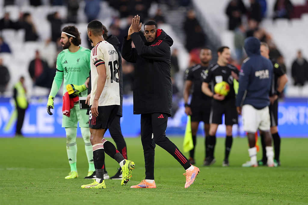 LONDON, ENGLAND - NOVEMBER 30: Alexander Isak of Liverpool applauds the fans following the team&amp;amp;apos;s victory during the Premier League match between West Ham United and Liverpool at London Stadium on November 30, 2025 in London, England. (Photo by Alex Pantling/Getty Images)