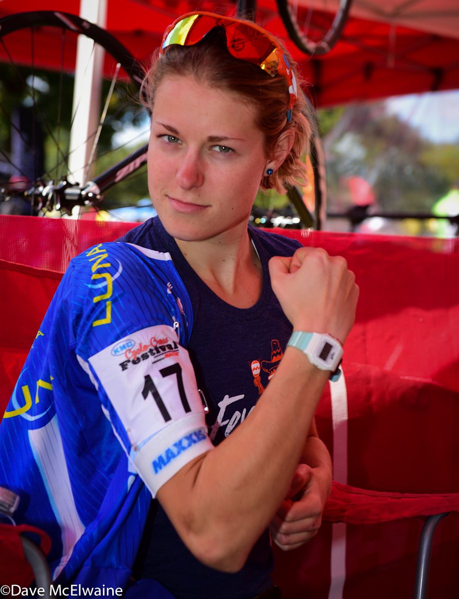 Maghalie Rochette (Luna Pro Team) flexing her muscles before the event
