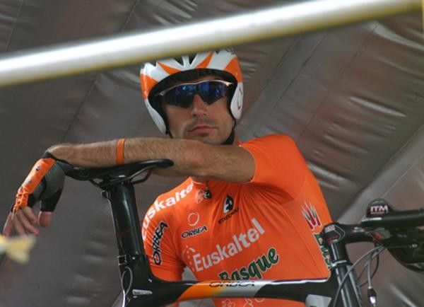 The Euskaltel riders keeps it cool