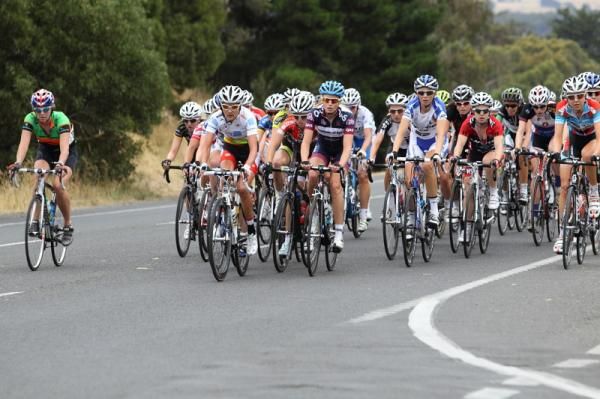 European professionals, Carlee Taylor (Vienne Futuroscope) and Carla Ryan (AA Drink) on the front on the climb of Midland Highway