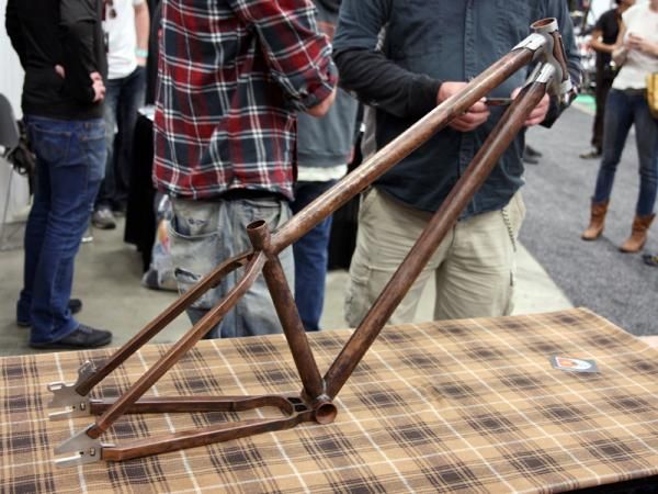 Demon was one of the new builders at NAHBS, arriving in Austin with this fetching dirt jumper frame.