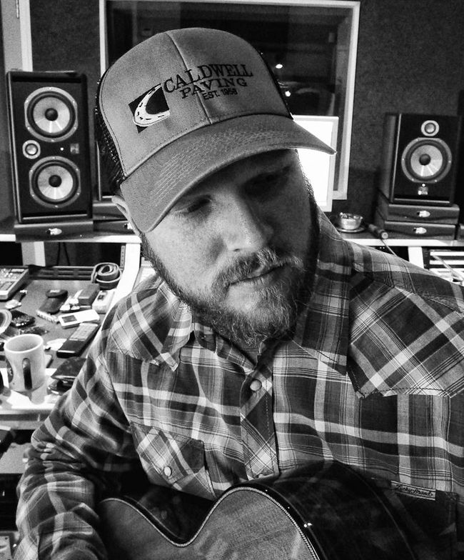 Mike chapman. Нейтан Чапман. Nathan Chapman Producer. Mike Chapman twitter
