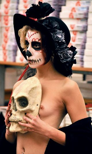 skull face lady