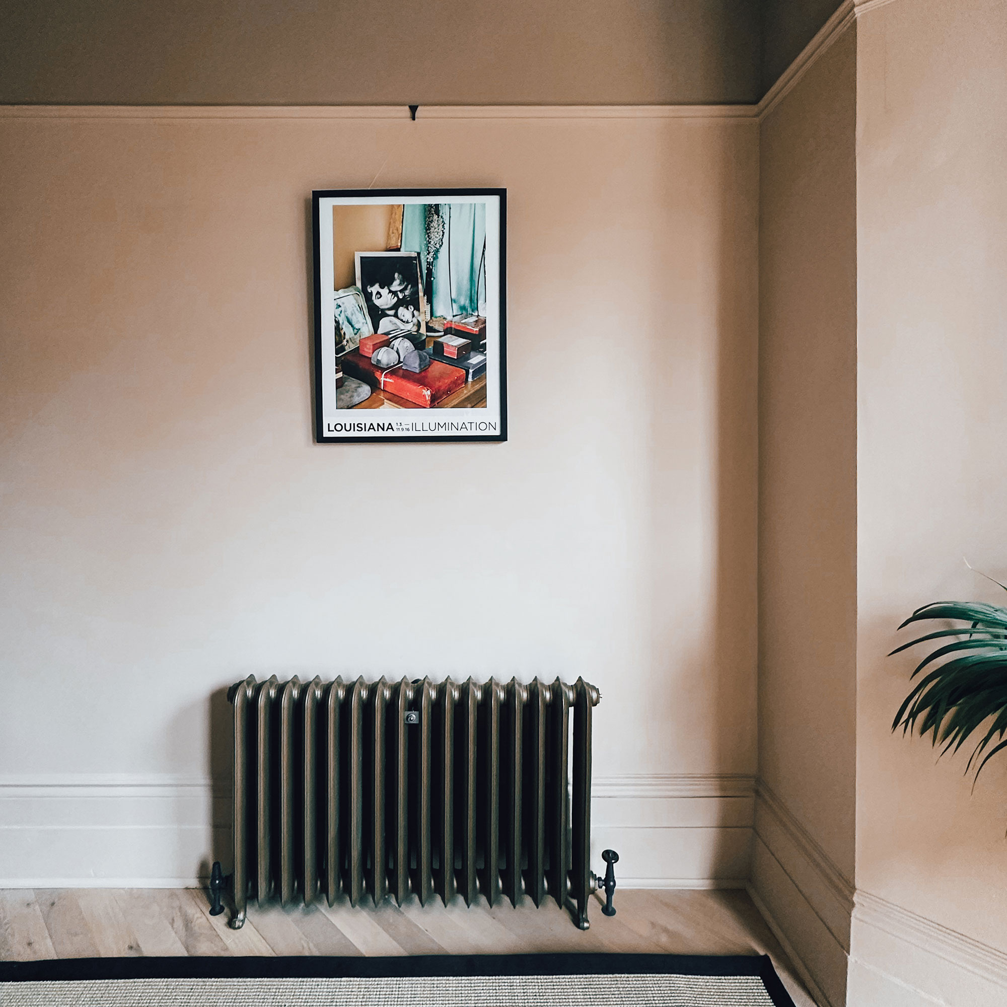 Neutral hallway with cast iron radiator