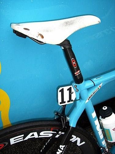 Il Falco's old faithful saddle, a well-worn white Selle San Marco Regal.