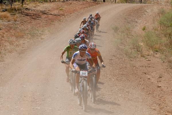 The lead group on stage 6