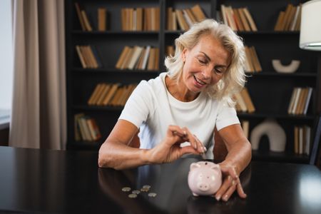 A woman saving for retirement 