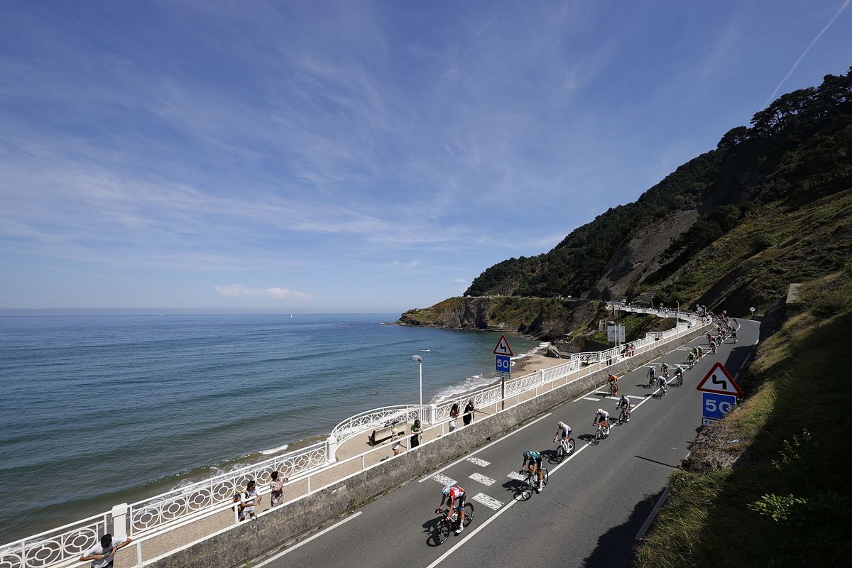 Vuelta Espana 2022 - 77th edition - 5th stage - Irun - Bilbao 187,2 km - 24/08/2022 - Scenery - Peloton - photo Luis Angel Gomez/SprintCyclingAgency&Acirc;&copy;2022