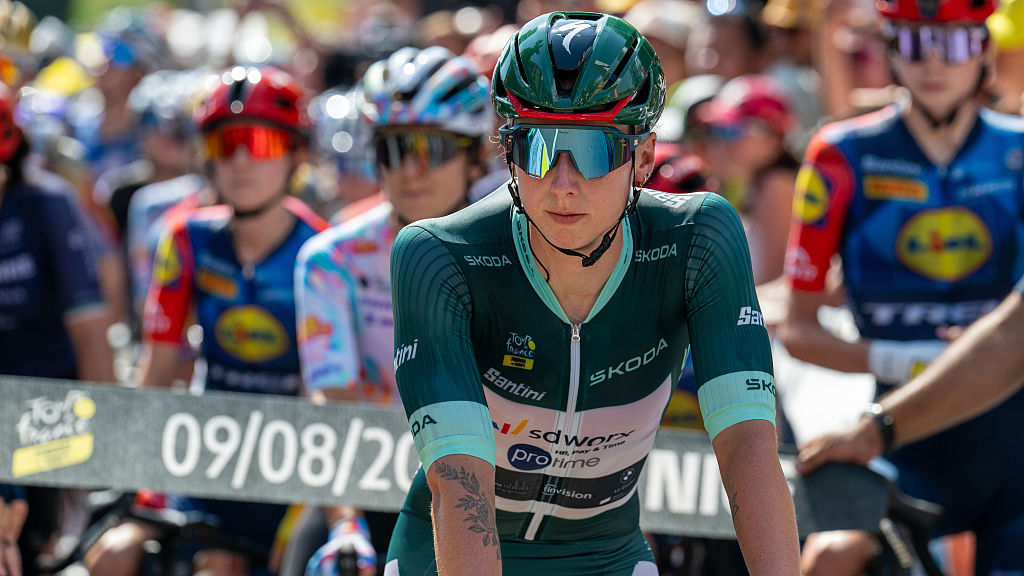 Lorena Wiebes wearing green jersey on the final day of the 2026 Tour de France Femmes