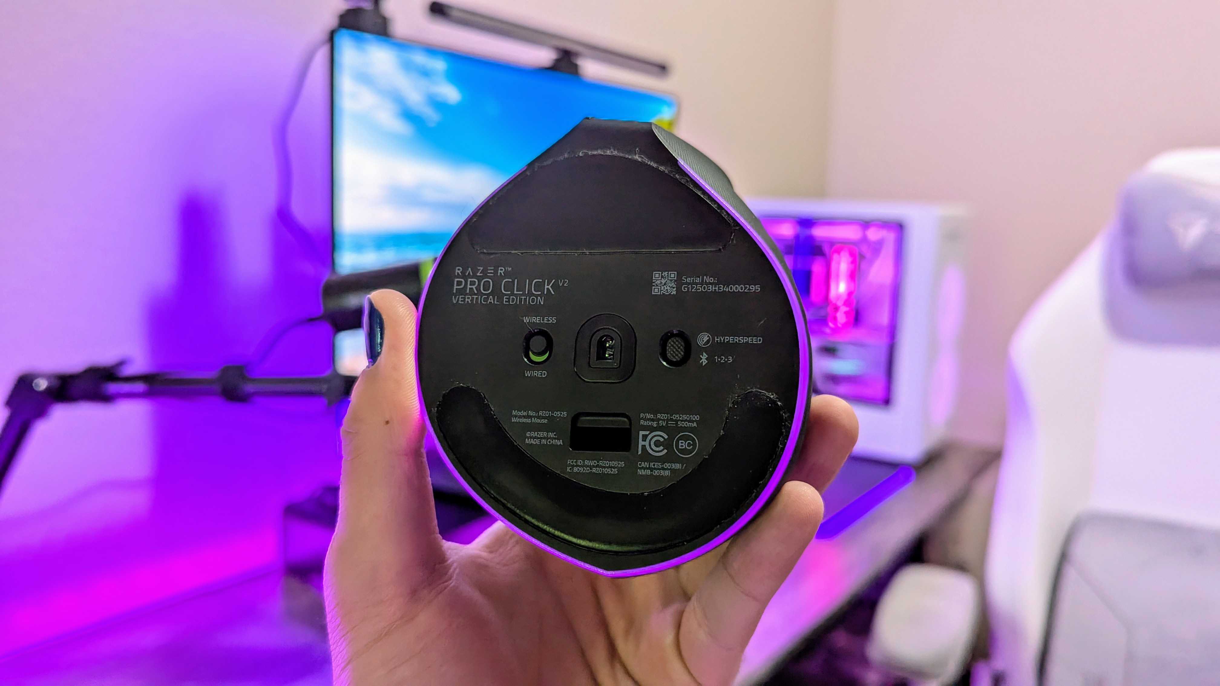 Image of the Razer Pro Click V2 Vertical Edition.