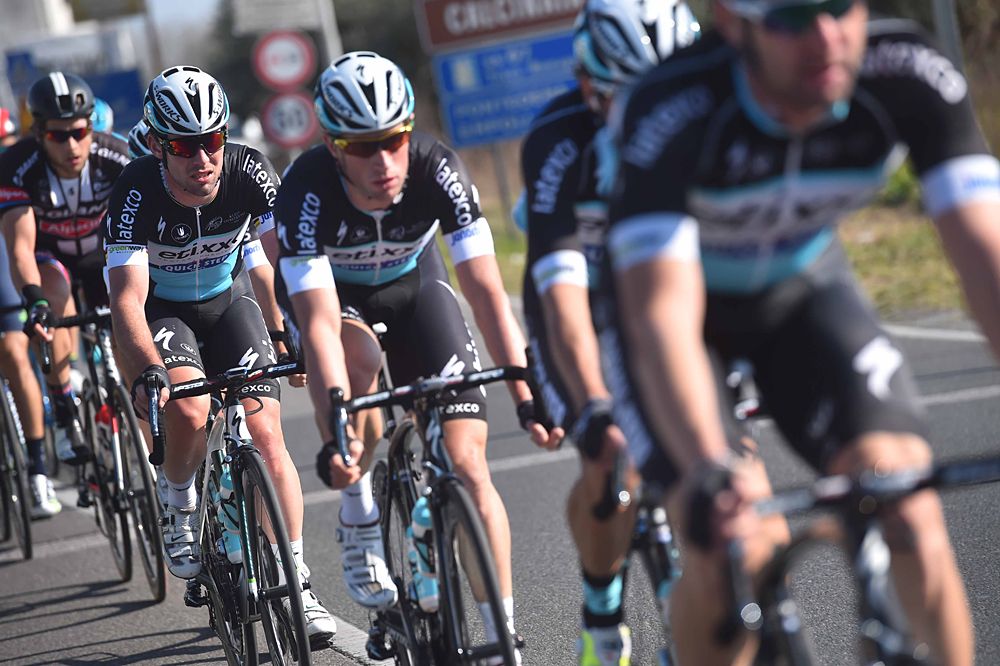 Etixx-QuickStep at the front of the field