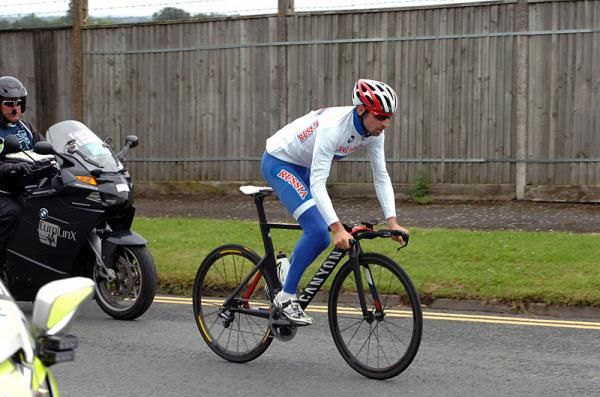 Denis Menchov (Russia) previews the time trial course.