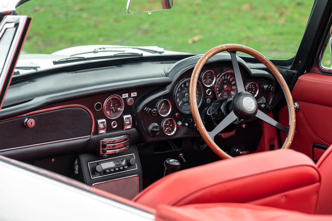 Aston Martin DB6