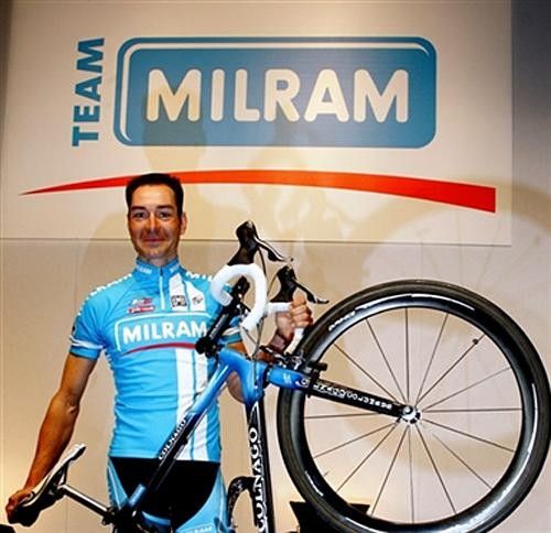 Erik Zabel poses with his new Colnago.