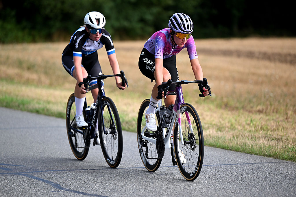 Breakaway on stage 1 of the Tour de France Femmes