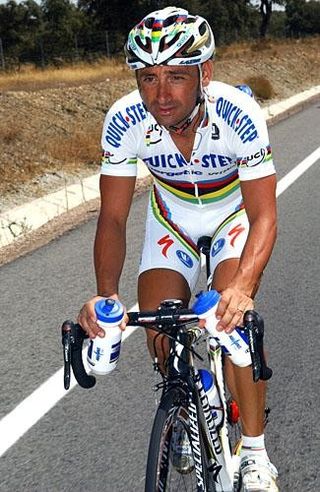 Thirsty Paolo? World road champion Paolo Bettini (Quick Step) carries a full load of drink bottles.