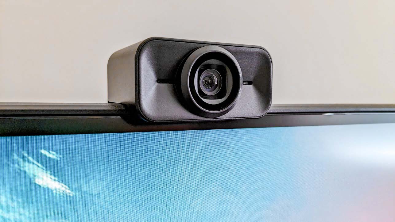EPSO S6 4K Webcam mounted onto the top of a monitor