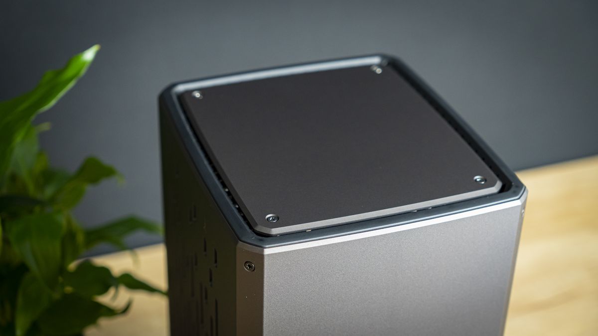 Louqe Raw S1 Review: the Future of Minimal Mini-ITX | Tom's Hardware