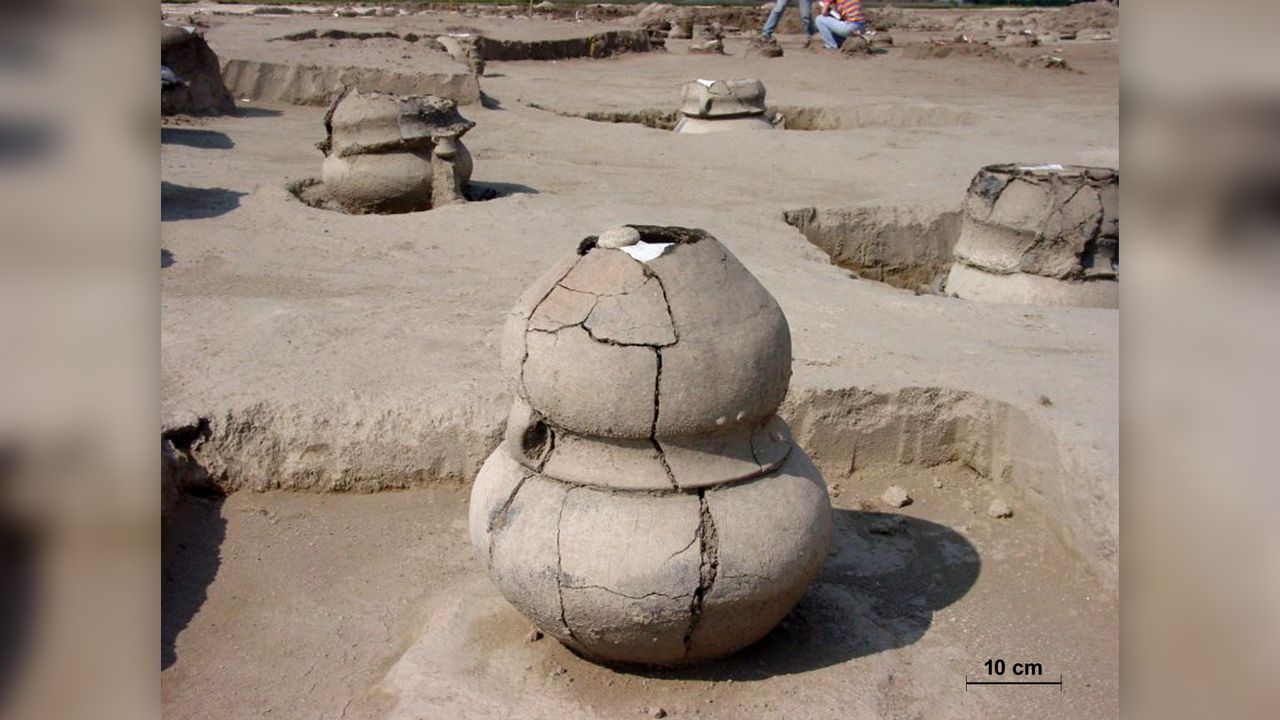 The urn from a typical Vatya burial.