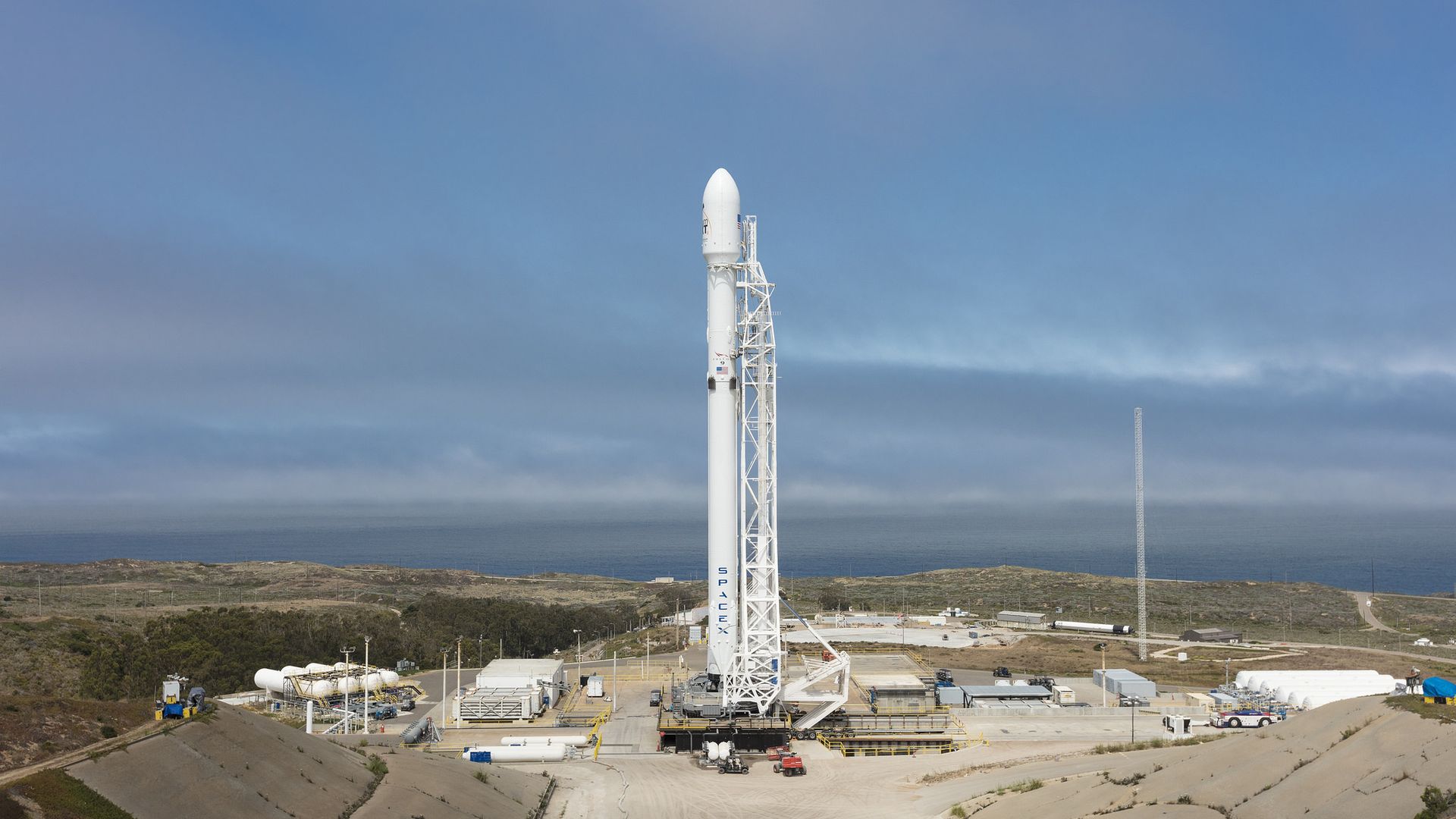 Spacex Rocket To Launch 10 Satellites Into Orbit Monday How To Watch