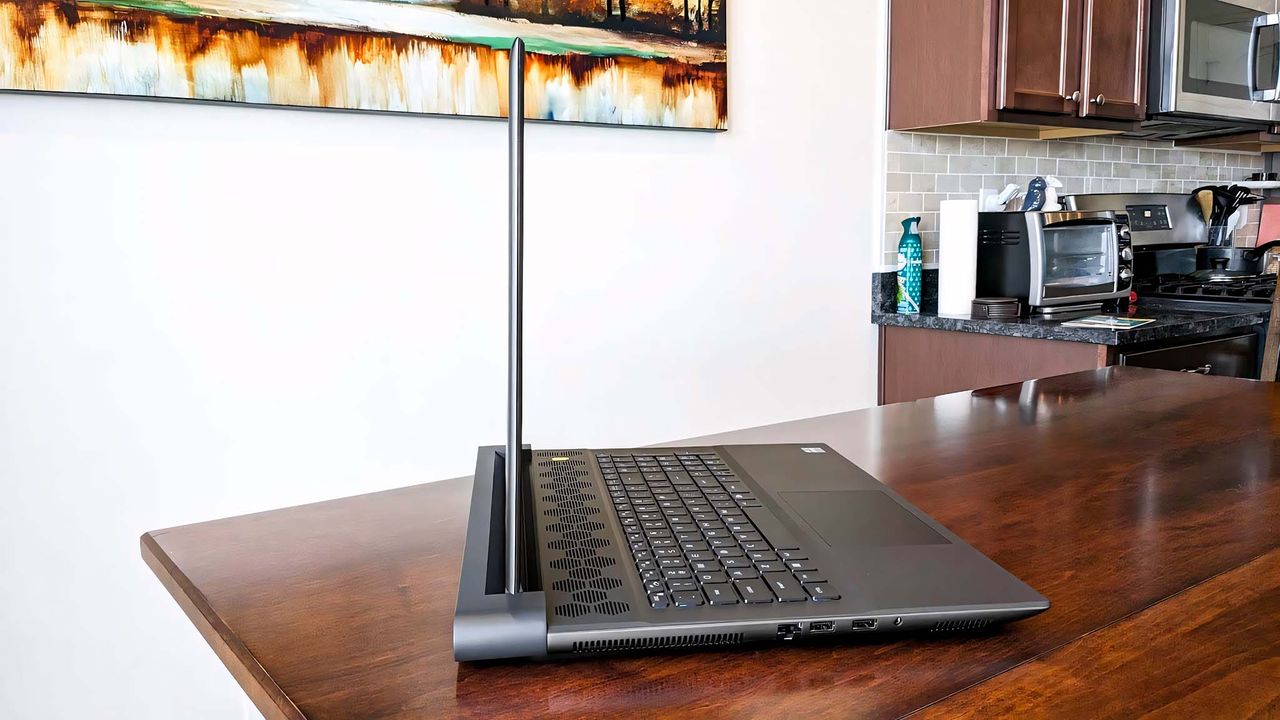 Alienware M18 R2 profile.