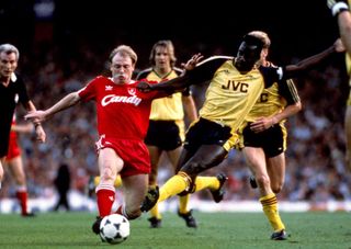  English Football League Division One - Championship Decider -, Liverpool v Arsenal, Steve McMahon is tackled by Michael Thomas of Arsenal (right). (Photo by Mark Leech/Getty Images)