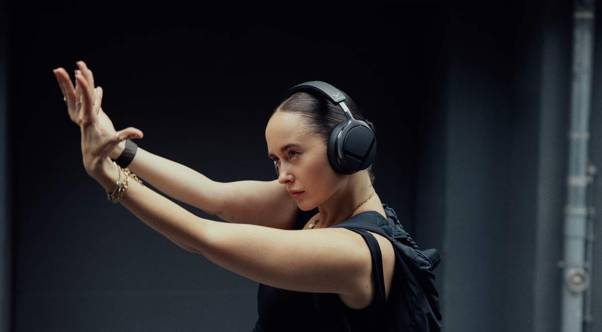 Beyerdynamic Aventho Y headphones worn by a dancer in movement