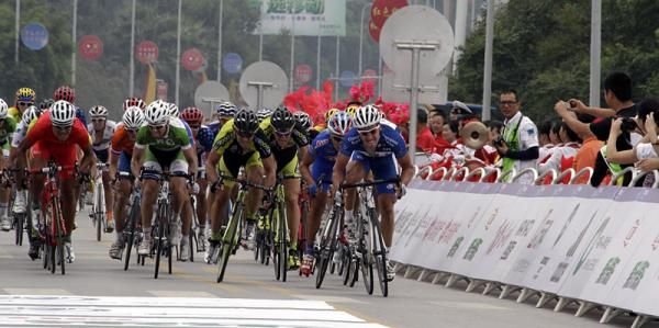 Boris Shpilevski (Tabriz Petrochemical Team) is metres away from winning stage 5.