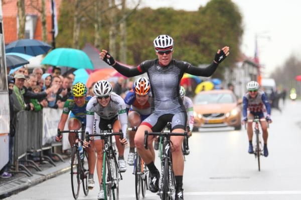 Ellen van Dijk (Specialized - lululemon) takes the win ahead of Gracie Elvyn (Australia) and Sarah Duester (Rabo Women)