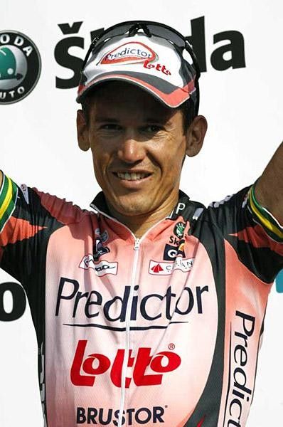 Robbie McEwen (Predictor-Lotto) on the podium after winning stage five