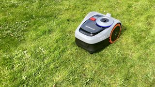 Segway Navimow iSeries 10 lawn mower