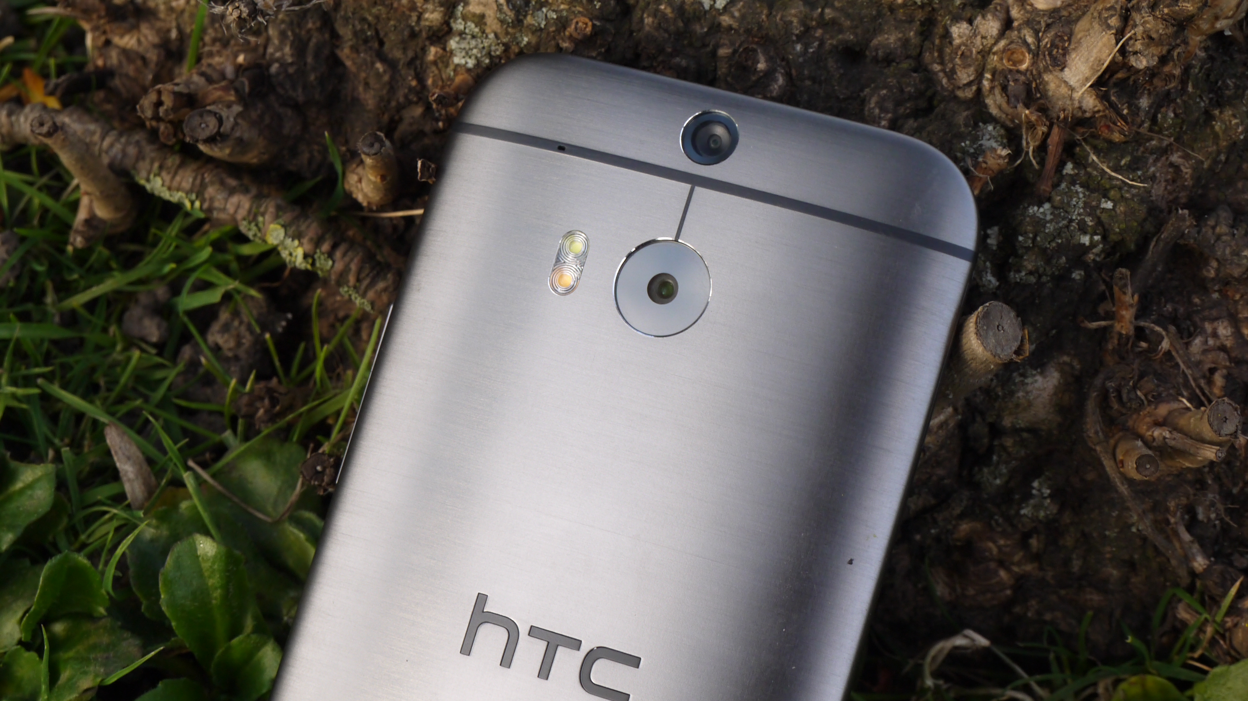 HTC One (M8)