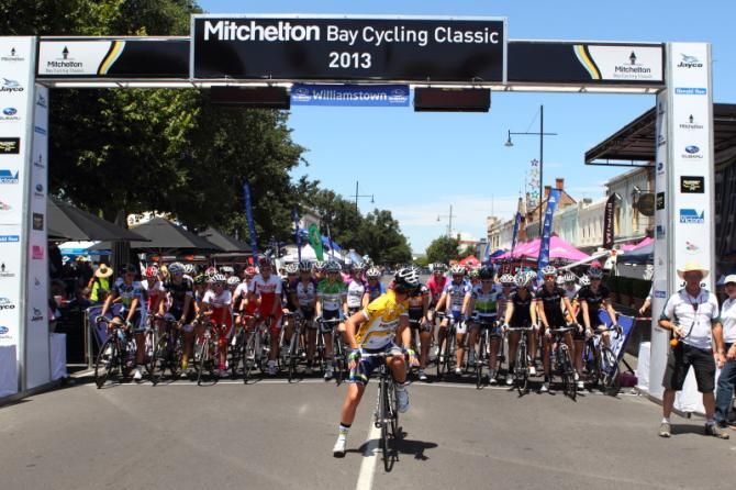 You coming? Melissa Hoskins (Orica - AIS) looks over her shoulder at the field before the start