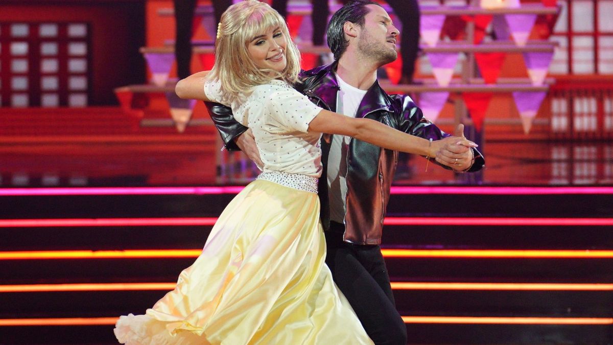 Olivia Jade dancing on Dancing with the Stars