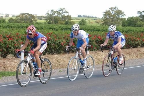 Robbie McEwen (Davitamon-Lotto) leads an early break away
