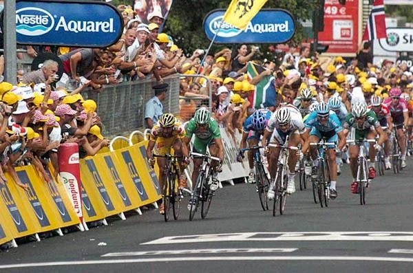 McEwen and Boonen head for the line