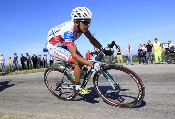 Miguel Rubiano (Androni Giocattoli) goes alone