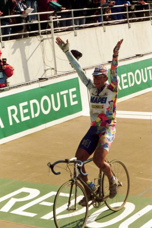 Franco Ballerini was a dominant winner at the 1998 Paris-Roubaix.