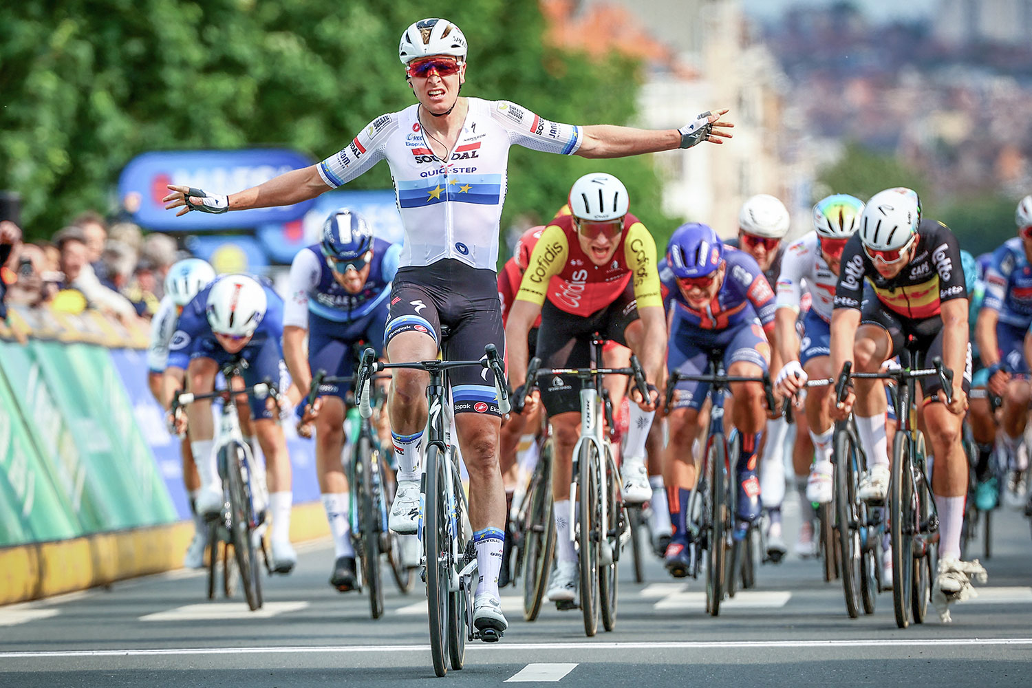 www.cyclingnews.com