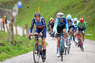 Chris Harper climbs among the peloton