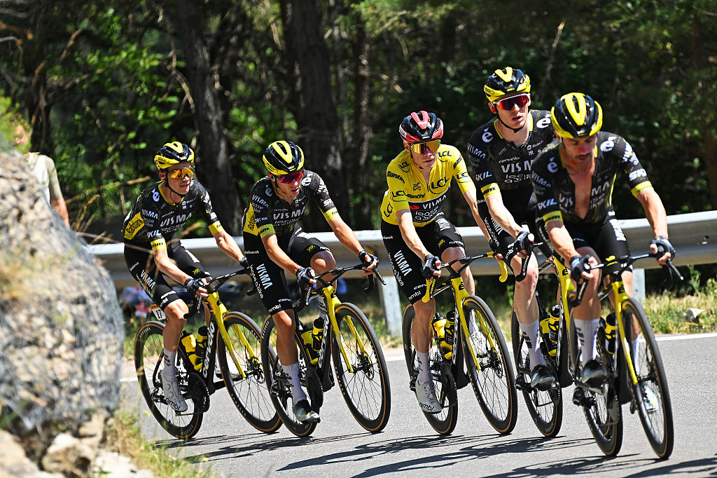 LES ANGLES, SPAIN - JULY 06: Jonas Vingegaard of Denmark and Team Visma | Lease a Bike - Yellow Leader Jersey (C) with teammates compete during 113th Tour de France 2026, Stage 3 a 195.9km stage from Granollers to Les Angles 1801m / #UCIWT / on July 06, 2026 in Les Angles, Spain. (Photo by Tim de Waele/Getty Images)