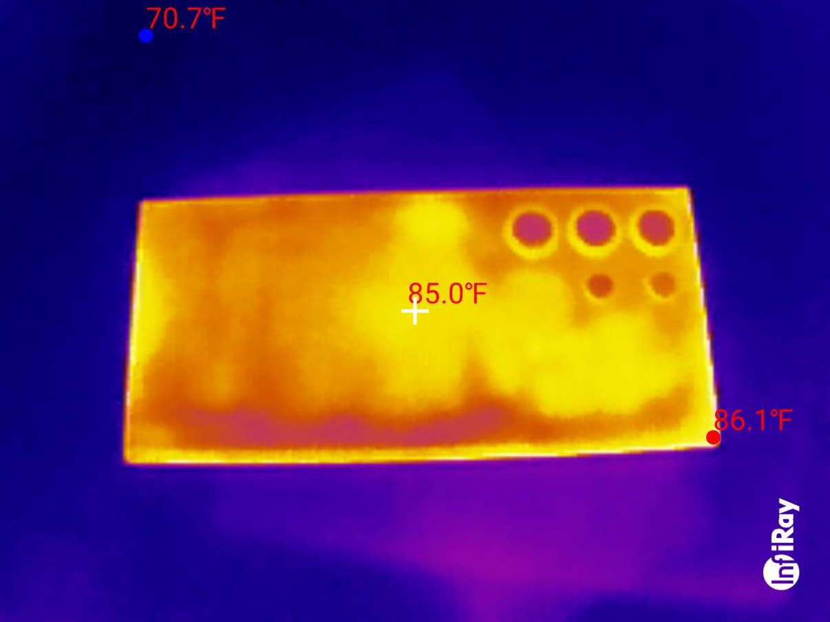 Thermal imaging of Galaxy S23 Ultra while gaming.