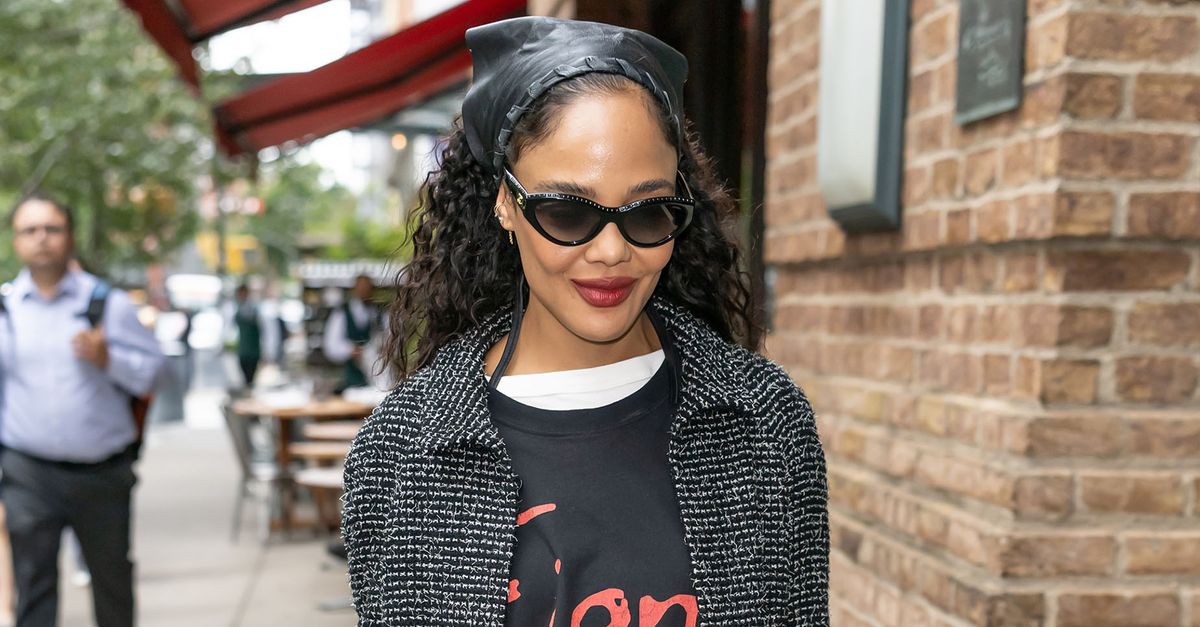 If You Want More Elegant T-Shirt Outfits, Wear This Jacket Trend Millennials Love But Gen Z Hates