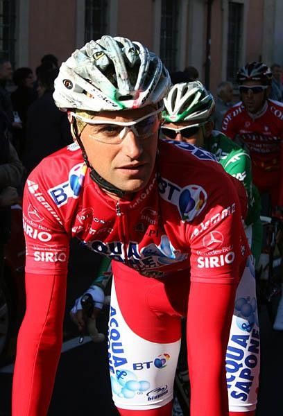Stefano Garzelli (Acqua e Sapoe - Caffe Mokambo) has the quality and pedigree to have a good race today