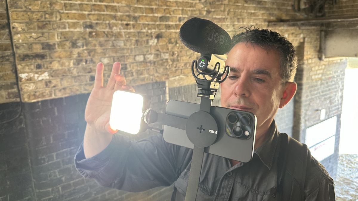 RØDE Magnetic Smartphone Accessory Mount review: simple but effective ...